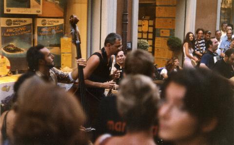 BUSKERS FESTIVAL 2002: QUASI JAZZ IN 3 MA QUANDO SUONANO SEMBRANO 100!