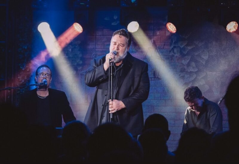 Russell Crowe a Giugno con i The Gentlemen Barbers